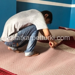 potong karpet masjid