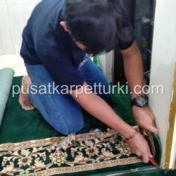 potong karpet masjid