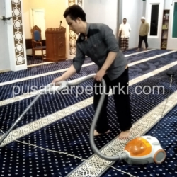 merawat karpet masjid