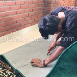 potong karpet masjid